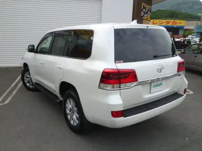 カタログ画像：ランドクルーザー（LAND CRUISER） ＧＸ 2015年8月 CBA-URJ202W 4600cc ホワイトパールクリスタルシャイン 燃費6.9km / l バック