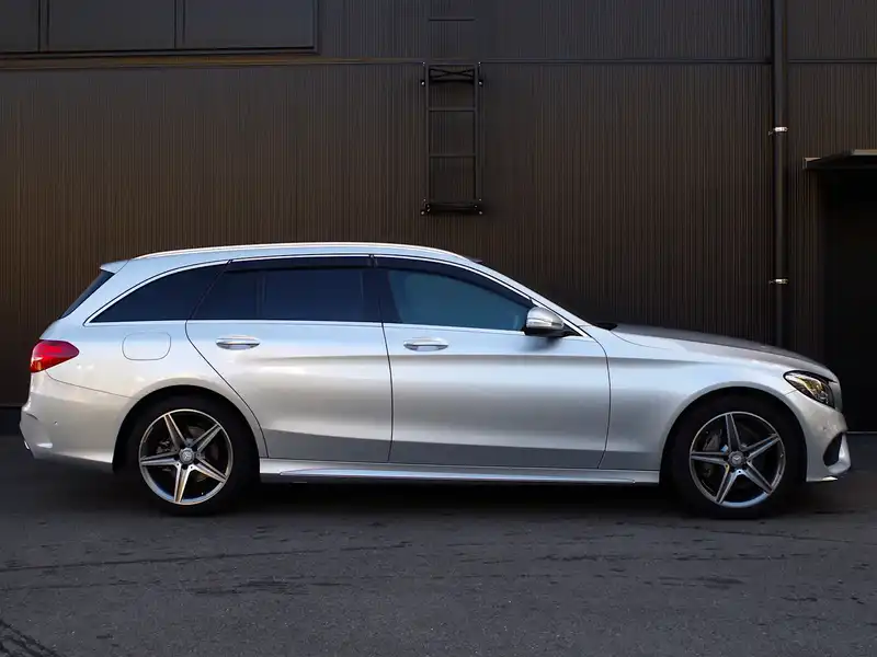 カタログ画像：Ｃクラスステーションワゴン（C-CLASS STATIONWAGON） Ｃ２００ ステーションワゴン スポーツ 2015年4月 RBA-205242 2000cc イリジウムシルバー（Ｍ）orダイヤモンドシルバー（Ｍ） 燃費16.5km / l 外装