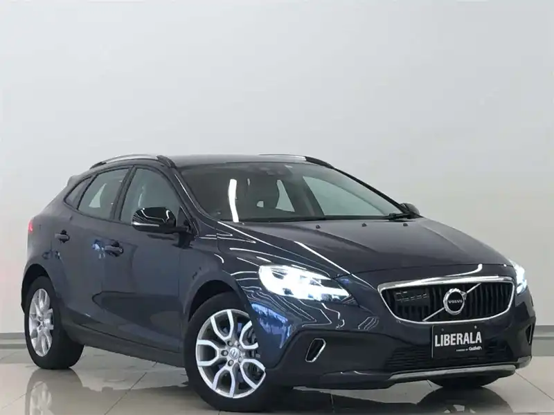 カタログ画像：Ｖ４０（V40） クロスカントリー Ｄ４ サマム 2016年7月 LDA-MD4204T 2000cc デニムブルーメタリック 燃費21.2km / l メイン