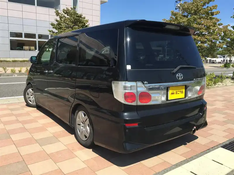 10011219 | カタログ画像：アルファードＶ（ALPHARD V） ＭＸ Ｌエディション 2003年7月 TA-MNH15W 3000cc ブラックマイカ バック