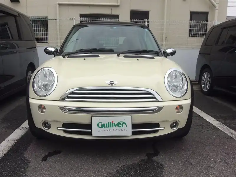 カタログ画像：ＭＩＮＩ（MINI） クーパー 2005年9月 GH-RA16 1600cc ペッパー・ホワイト（ソリッド） 燃費13.4km / l  フロント