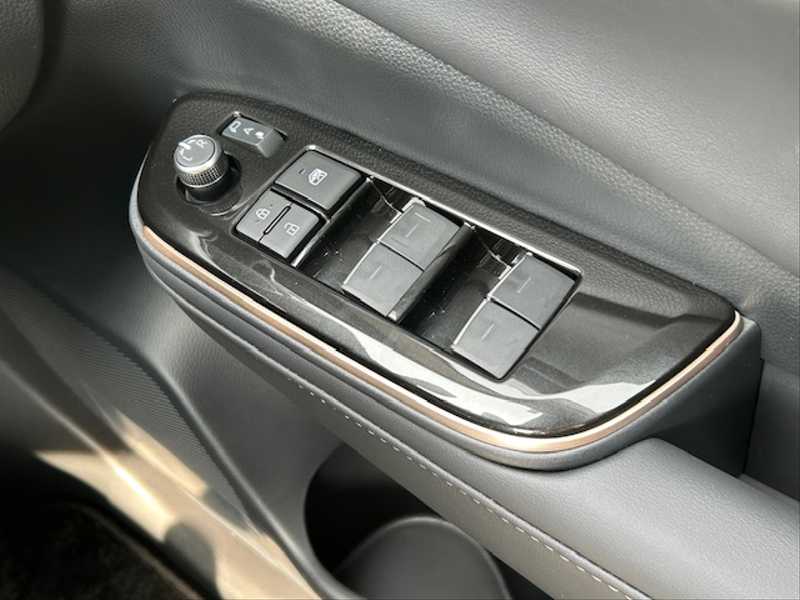 カタログ画像：クラウンエステート（CROWN ESTATE） Ｚ 2025年3月 6AA-AZSH38W 2500cc プレシャスホワイトパールorブラック×プレシャスホワイトパール 燃費20.3km / l 内装