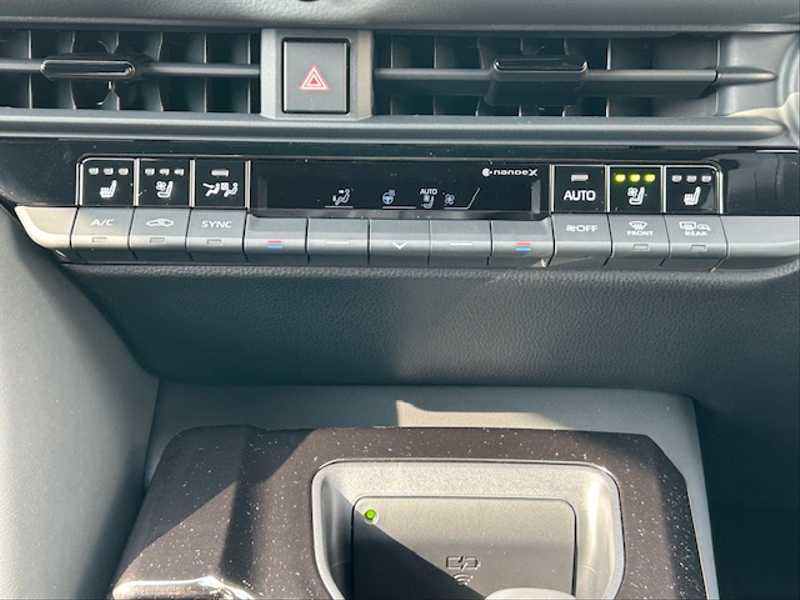 カタログ画像：クラウンエステート（CROWN ESTATE） Ｚ 2025年3月 6AA-AZSH38W 2500cc プレシャスホワイトパールorブラック×プレシャスホワイトパール 燃費20.3km / l 内装