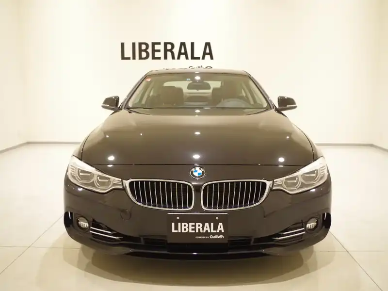 カタログ画像：４シリーズ（4 SERIES） ４３５ｉクーペ ラグジュアリー 2014年4月 DBA-3R30 3000cc ブラック・サファイア（メタリック・カラー） 燃費12.7km / l フロント