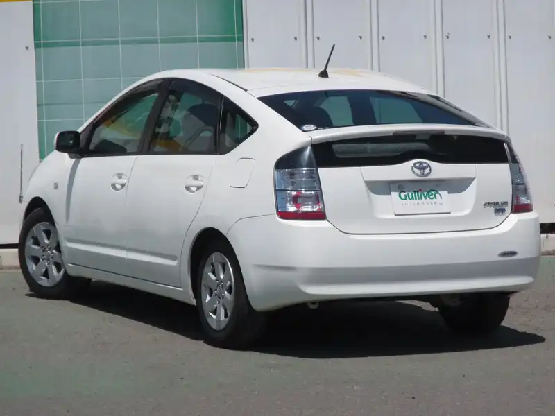 カタログ画像：プリウス（PRIUS） Ｓ 2004年2月 DAA-NHW20 1500cc ホワイトパールクリスタルシャイン 燃費35.5km / l  バック