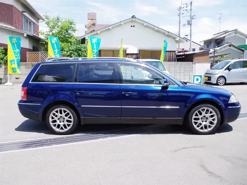 10020083 | カタログ画像：パサートワゴン（PASSAT WAGON） Ｗ８ ４モーション 2004年4月 GH-3BBDNF 4000cc インキーブルーパールエフェクト 外装