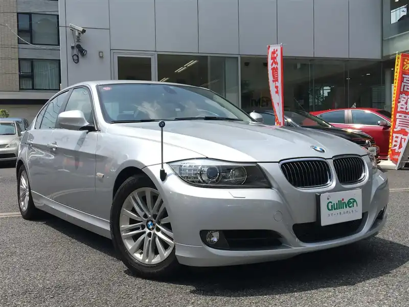 カタログ画像：３シリーズ（3 SERIES） ３２５ｉ 2010年5月 LBA-PH25 3000cc チタン・シルバー（メタリック・カラー） 燃費11.6km / l メイン