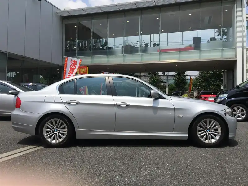 カタログ画像：３シリーズ（3 SERIES） ３２５ｉ 2010年5月 LBA-PH25 3000cc チタン・シルバー（メタリック・カラー） 燃費11.6km / l 外装