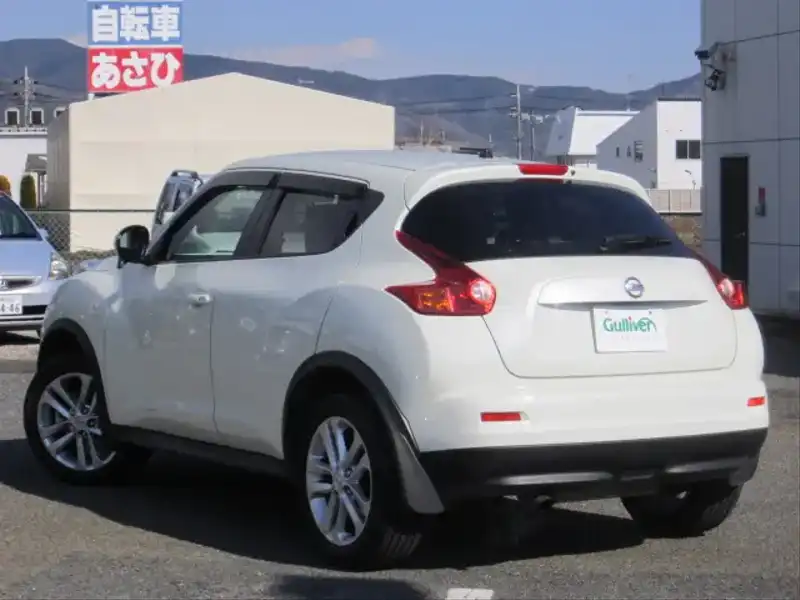 10065921 | カタログ画像：ジューク（JUKE） １６ＧＴ ＦＯＵＲ 2010年11月 CBA-NF15 1600cc ホワイトパール（３Ｐ） 内装