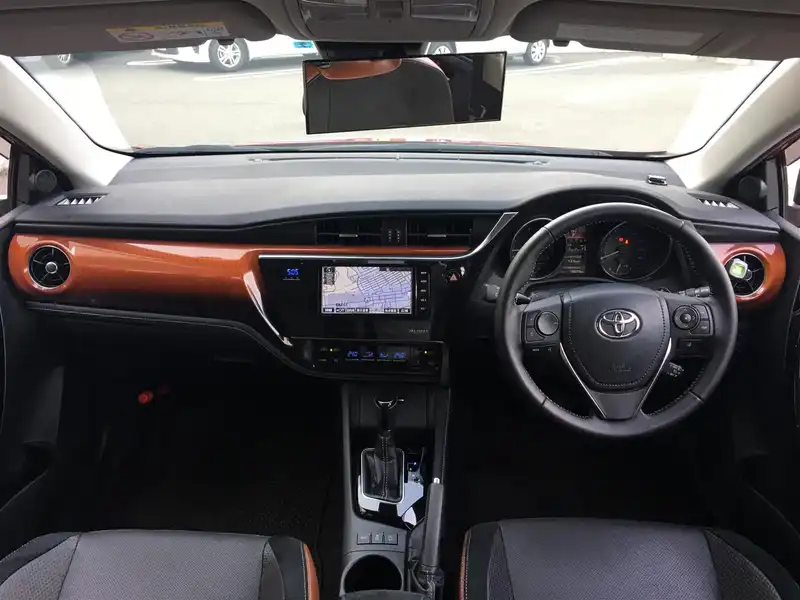 カタログ画像：オーリス（AURIS） １２０Ｔ 2015年4月 DBA-NRE185H 1200cc レッドマイカメタリック 燃費19.4km / l 内装