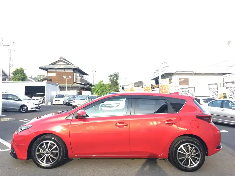 カタログ画像：オーリス（AURIS） １２０Ｔ 2015年4月 DBA-NRE185H 1200cc レッドマイカメタリック 燃費19.4km / l 外装