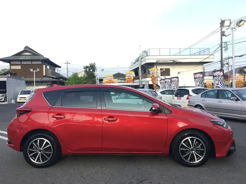 カタログ画像：オーリス（AURIS） １２０Ｔ 2015年4月 DBA-NRE185H 1200cc レッドマイカメタリック 燃費19.4km / l 外装