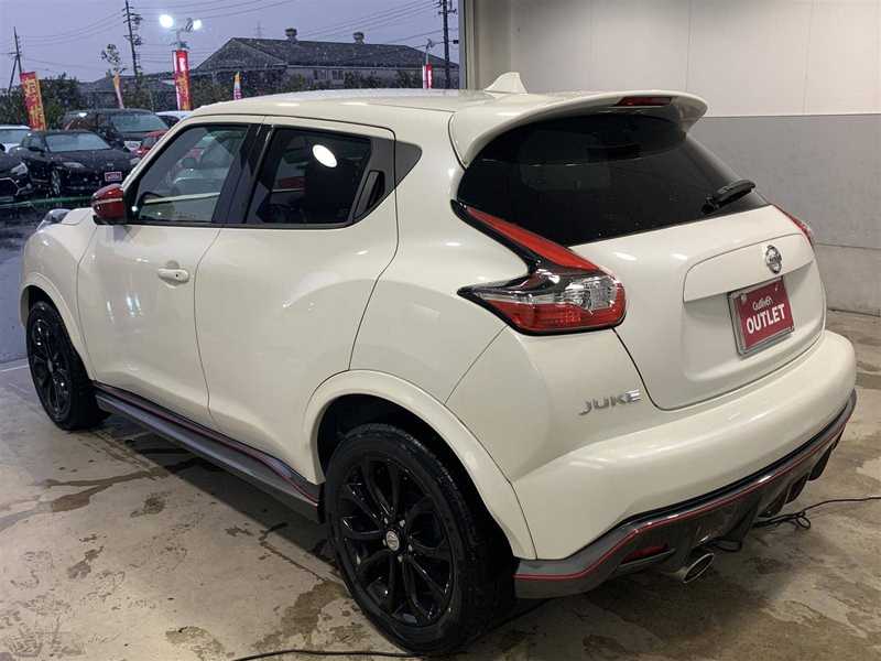 カタログ画像：ジューク（JUKE） １５ＲＸ Ｖセレクション パーソナライゼーション 2019年10月 DBA-YF15 1500cc ブリリアントホワイトパール（３Ｐ） 燃費18.0km / l バック