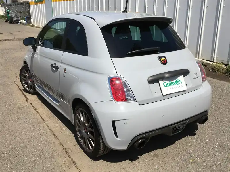 カタログ画像：アバルト５９５（ABARTH 595） コンペティツィオーネ 2016年3月 ABA-312141 1400cc グリジオカンポボーロ 燃費13.8km / l バック