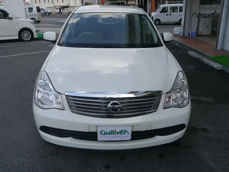 カタログ画像：ブルーバードシルフィ（BLUEBIRD SYLPHY） １５Ｓ 2005年12月 DBA-G11 1500cc ホワイトパール（３Ｐ） 燃費16.6km / l  フロント