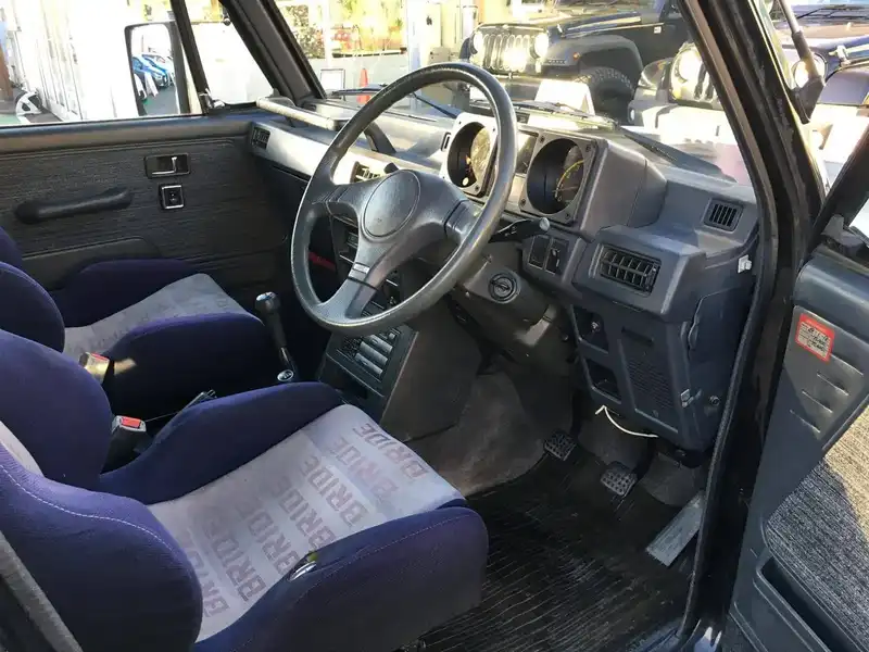 カタログ画像：パジェロ（PAJERO） ワイドメタルトップワゴン スーパーＪＸ－Ｗ 1989年6月 E-L141GW 3000cc ランプブラック／グレースシルバー 内装