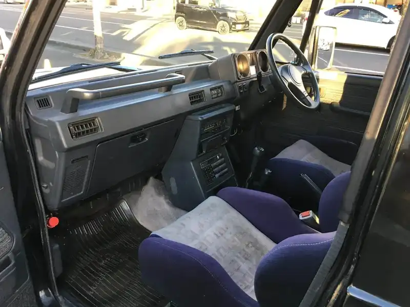 カタログ画像：パジェロ（PAJERO） ワイドメタルトップワゴン スーパーＪＸ－Ｗ 1989年6月 E-L141GW 3000cc ランプブラック／グレースシルバー 内装