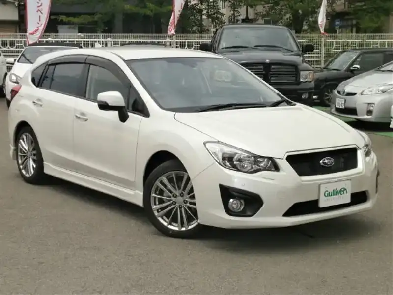 カタログ画像：インプレッサスポーツ（IMPREZA SPORTS） ２．０ｉ 2013年11月 DBA-GP7 2000cc サテンホワイト・パール 燃費15.8km / l メイン