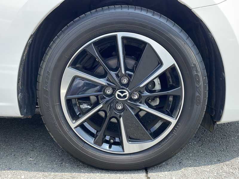 カタログ画像：ＭＡＺＤＡ２（MAZDA2） ＸＤスポルト＋ 2023年12月 3DA-DJ5FS 1500cc スノーフレイクホワイトパールマイカ 燃費21.6km / l タイヤ