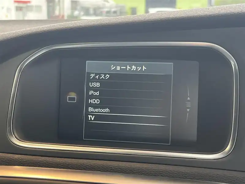 カタログ画像：Ｖ４０（V40） Ｔ５ Ｒデザイン 2014年11月 DBA-MB420 2000cc パッションレッド 燃費15.1km / l 内装