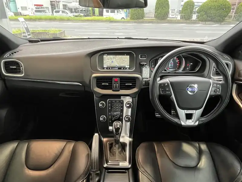 カタログ画像：Ｖ４０（V40） Ｔ５ Ｒデザイン 2014年12月 DBA-MB420 2000cc パッションレッド 燃費15.1km / l 内装