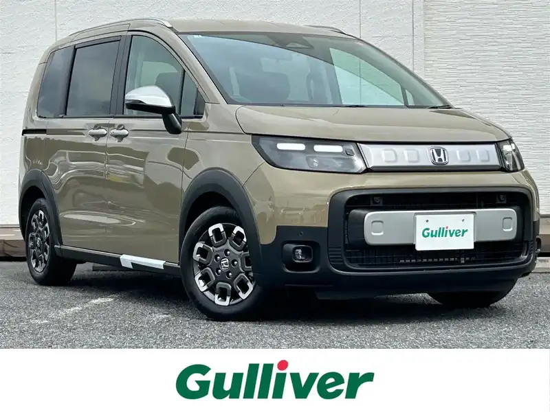 カタログ画像：フリード（FREED） ｅ：ＨＥＶクロスター 2025年2月 6AA-GT6 1500cc デザートベージュ・パール 燃費25.5km / l メイン（その他）