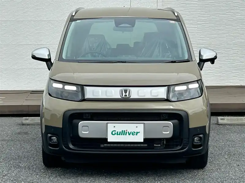 カタログ画像：フリード（FREED） ｅ：ＨＥＶクロスター 2025年2月 6AA-GT6 1500cc デザートベージュ・パール 燃費25.5km / l フロント