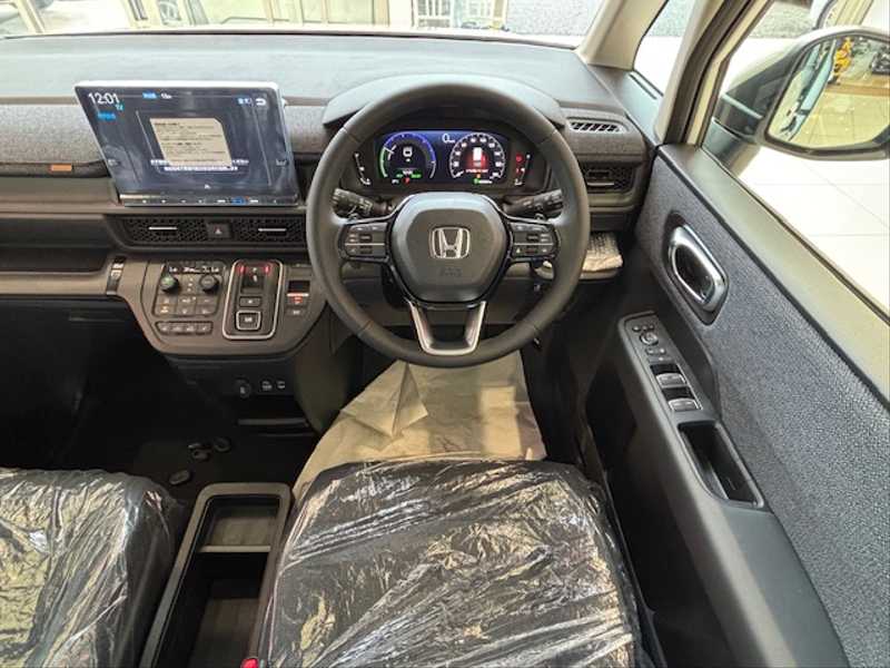 カタログ画像：ステップワゴン（STEPWAGON） スパーダ スロープ ３列目 2025年5月 5BA-RP6 1500cc クリスタルブラック・パール 燃費12.7km / l 内装