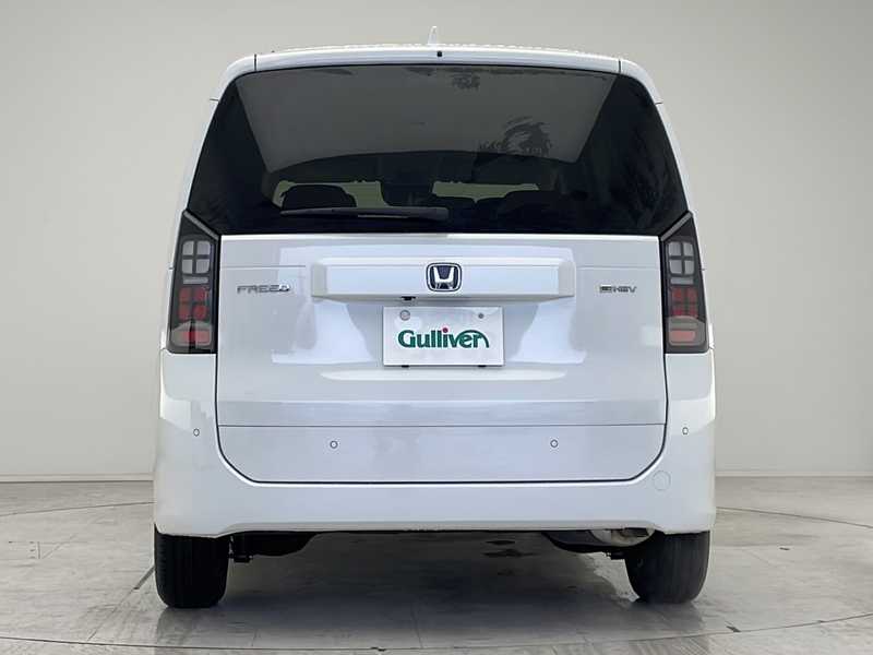 カタログ画像：フリード（FREED） ｅ：ＨＥＶエアー ＥＸ 2025年2月 6AA-GT5 1500cc プラチナホワイト・パール 燃費25.3km / l バック
