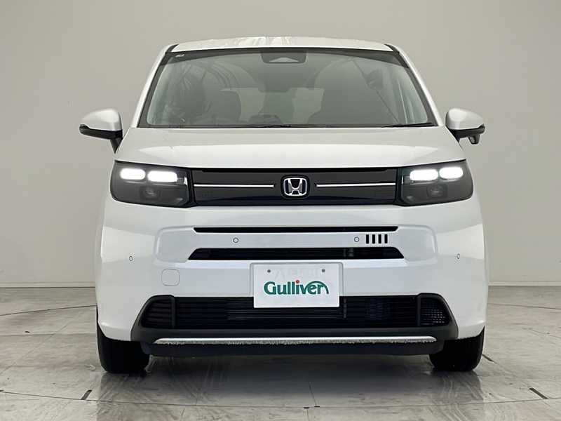 カタログ画像：フリード（FREED） ｅ：ＨＥＶエアー ＥＸ 2025年2月 6AA-GT5 1500cc プラチナホワイト・パール 燃費25.3km / l フロント