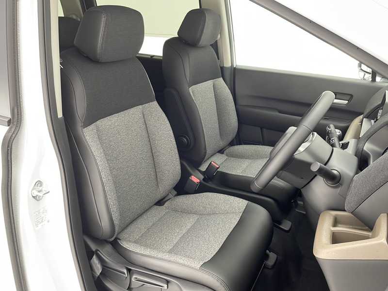 カタログ画像：フリード（FREED） ｅ：ＨＥＶエアー ＥＸ 2025年2月 6AA-GT5 1500cc プラチナホワイト・パール 燃費25.3km / l 内装