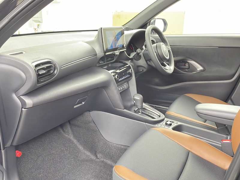 カタログ画像：ヤリスクロス（YARIS CROSS） ハイブリッド ＧＲスポーツ 2025年2月 6AA-MXPJ10 1500cc ブラックマイカ 燃費25.0km / l 外装