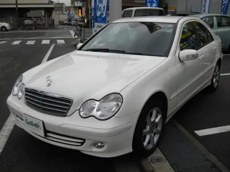 カタログ画像：Ｃクラス（C-CLASS） Ｃ１８０コンプレッサー 2005年8月 DBA-203046 1800cc アラバスターホワイト（Ｓ） 燃費11.4km / l  フロント