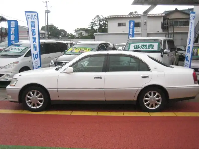 カタログ画像：クラウンマジェスタ（CROWN MAJESTA） １０周年記念特別仕様車 2002年1月 TA-JZS177 3000cc ホワイトパールクリスタルシャイントーニングＧ 燃費11.2km / l  外装