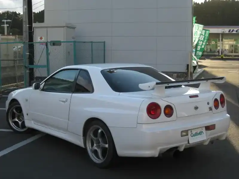 1501420 | カタログ画像：スカイライン（SKYLINE） ＧＴ－Ｒ 1999年1月 GF-BNR34 2600cc ホワイト バック