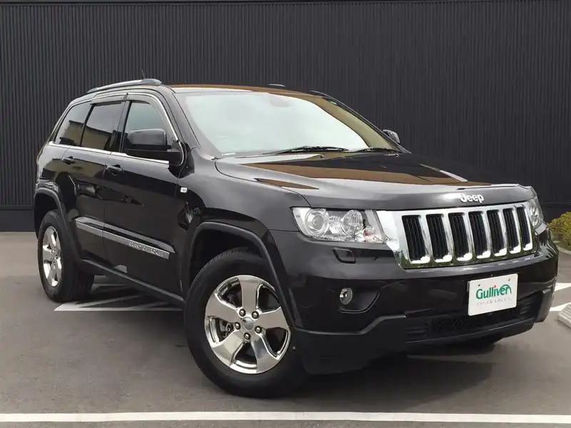 カタログ画像：ジープ・グランドチェロキー（JEEP GRAND CHEROKEE） ラレード 2011年3月 ABA-WK36 3600cc ブリリアントブラッククリスタルパールコート 燃費7.8km / l メイン