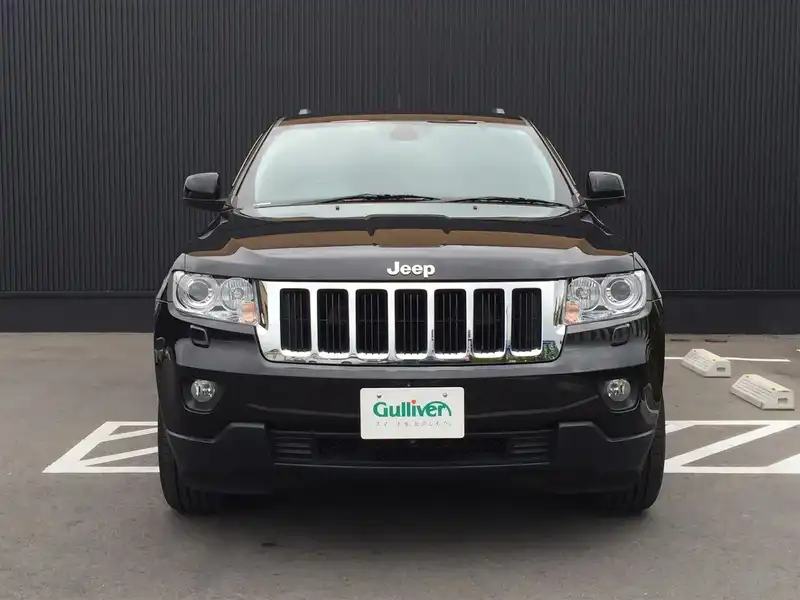 カタログ画像：ジープ・グランドチェロキー（JEEP GRAND CHEROKEE） ラレード 2011年3月 ABA-WK36 3600cc ブリリアントブラッククリスタルパールコート 燃費7.8km / l フロント