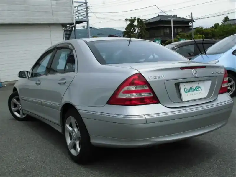 カタログ画像：Ｃクラス（C-CLASS） Ｃ１８０コンプレッサー 2005年8月 DBA-203046 1800cc キューバナイトシルバー（Ｍ）orイリジウムシルバー（Ｍ） 燃費11.4km / l  バック