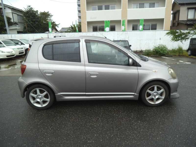 カタログ画像：ヴィッツ（VITZ） ＲＳ Ｄパッケージ 2002年8月 UA-NCP10 1300cc 燃費18.0km / l  外装