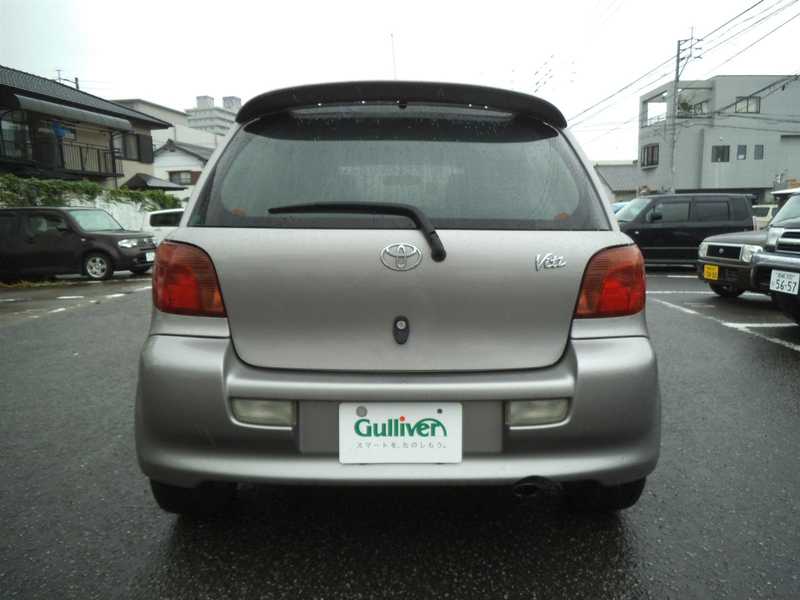 カタログ画像：ヴィッツ（VITZ） ＲＳ Ｄパッケージ 2001年12月 TA-NCP10 1300cc グレーメタリック 燃費18.0km / l  バック