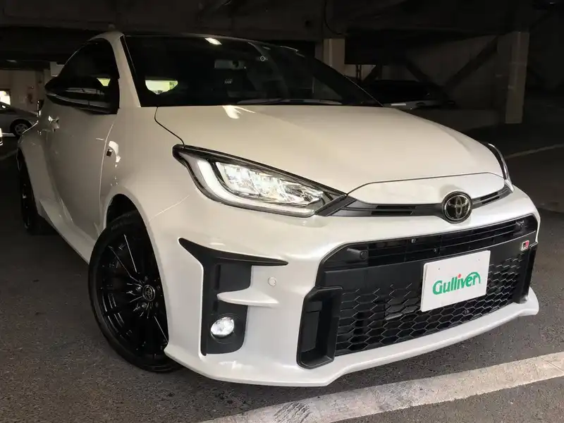 カタログ画像：ＧＲヤリス（GR YARIS） ＲＳ 2020年9月 5BA-MXPA12 1500cc プラチナホワイトパールマイカ 燃費18.2km / l メイン