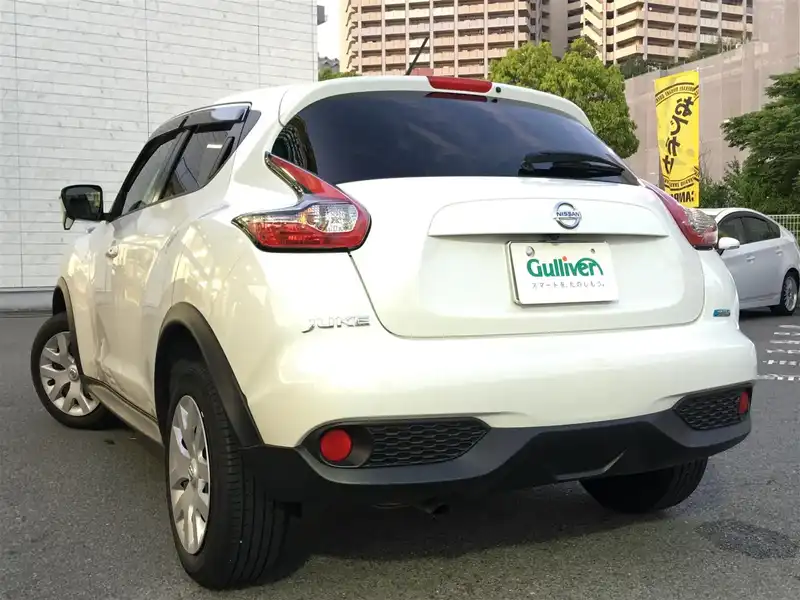 カタログ画像：ジューク（JUKE） １６ＧＴ 2015年11月 CBA-F15 1600cc ブリリアントホワイトパール（３Ｐ） 燃費14.2km / l バック