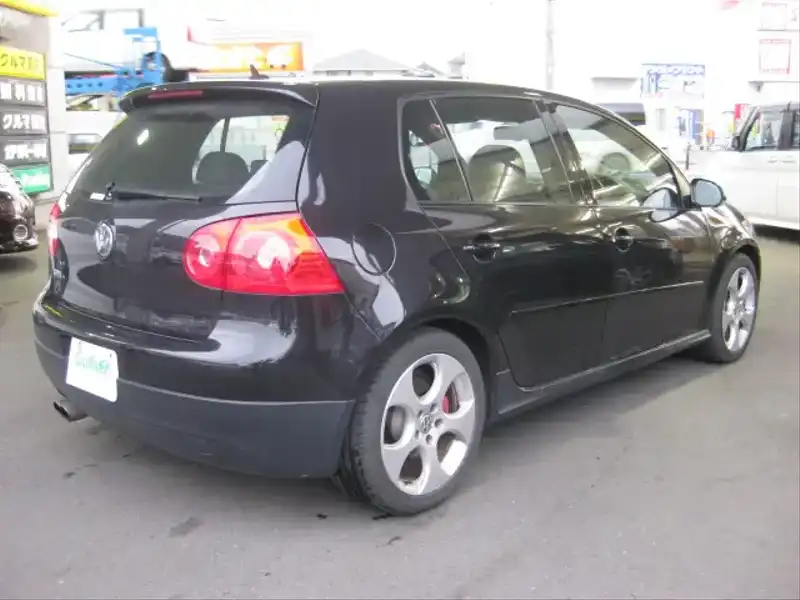 カタログ画像：ゴルフ（GOLF） ＧＴＩ 2006年2月 GH-1KAXX 2000cc ブラックマジックパールエフェクト 燃費12.8km / l  バック