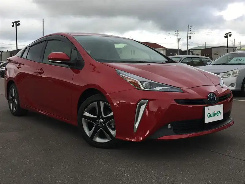 カタログ画像：プリウス（PRIUS） Ａツーリングセレクション 2020年7月 6AA-ZVW51 1800cc エモーショナルレッドⅡ 燃費27.2km / l メイン