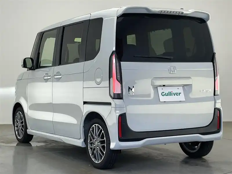 10154731 | カタログ画像：Ｎ－ＢＯＸカスタム（N-BOX CUSTOM） コーディネートスタイル（モノトーン） 2024年9月 6BA-JF5 660cc プラチナホワイト・パール 外装