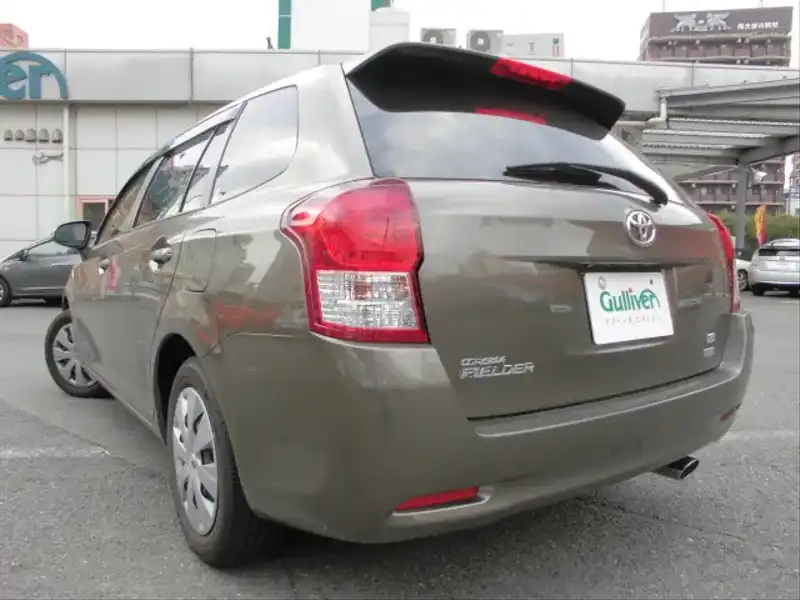 カタログ画像：カローラフィールダー（COROLLA FIELDER） １．８Ｓ 2014年4月 DBA-ZRE162G 1800cc ブロンズマイカメタリック 燃費16.6km / l バック