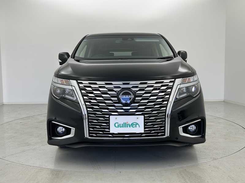 カタログ画像：エルグランド（ELGRAND） ＶＩＰ パワーシートパッケージ 2023年4月 5BA-PNE52 3500cc ミッドナイトブラック（Ｐ） 燃費8.4km / l フロント