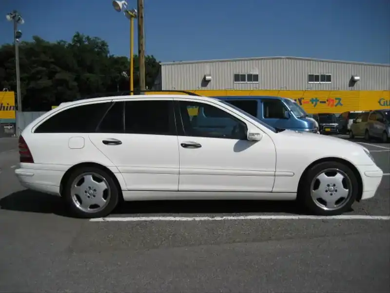 10020048 | カタログ画像：Ｃクラスステーションワゴン（C-CLASS STATIONWAGON） Ｃ１８０コンプレッサー ステーションワゴン 2004年4月 GH-203246 1800cc アラバスターホワイト（Ｓ） 外装