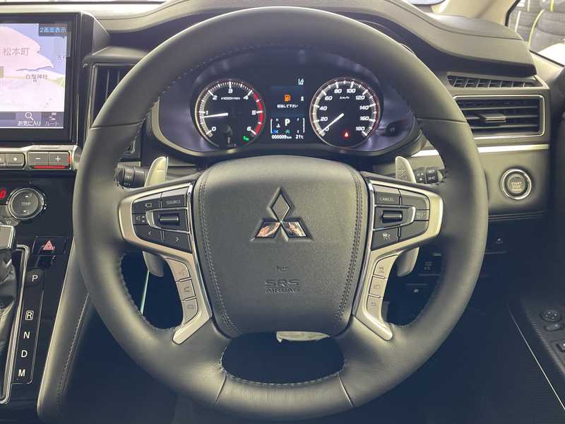 カタログ画像：デリカＤ：５（DELICA D:5） シャモニー（電動サイドステップ非装着車） 2025年5月 3DA-CV1W 2200cc ブラックダイヤモンド×ブラックマイカ 燃費12.6km / l 内装