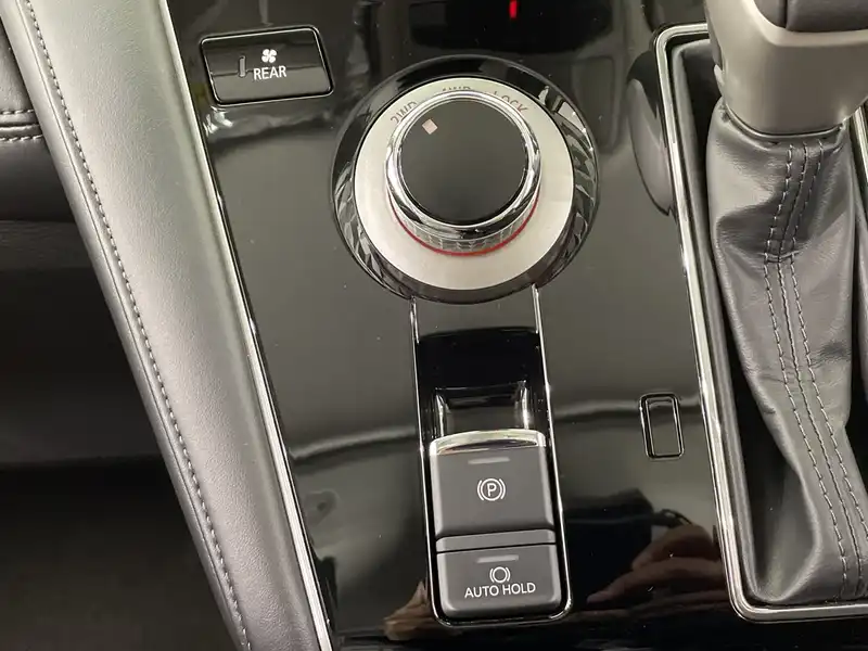 カタログ画像：デリカＤ：５（DELICA D:5） シャモニー（電動サイドステップ非装着車） 2025年5月 3DA-CV1W 2200cc ブラックダイヤモンド×ブラックマイカ 燃費12.6km / l 内装